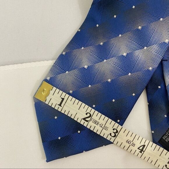 Van Heusen Men’s Tie Blue and Squares - Picture 3 of 3